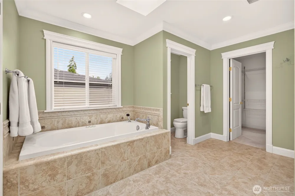 15516 56th Avenue W Edmonds, WA 98026