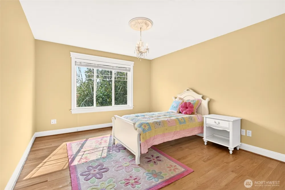 15516 56th Avenue W Edmonds, WA 98026