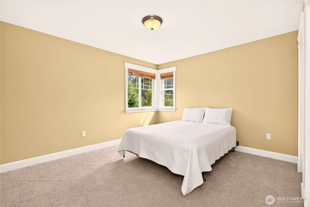 15516 56th Avenue W Edmonds, WA 98026