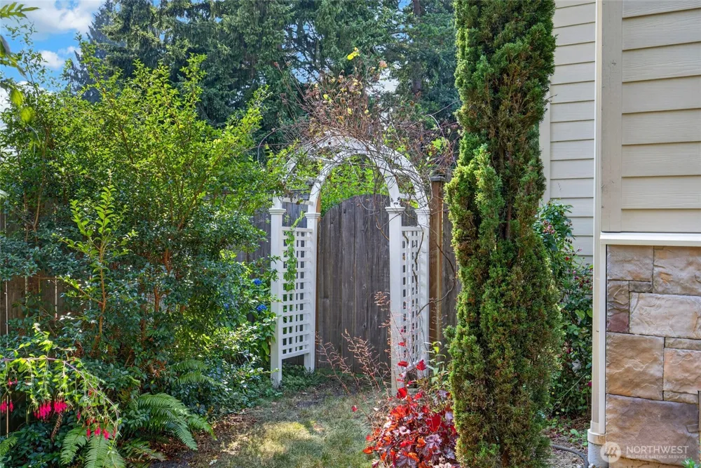 15516 56th Avenue W Edmonds, WA 98026