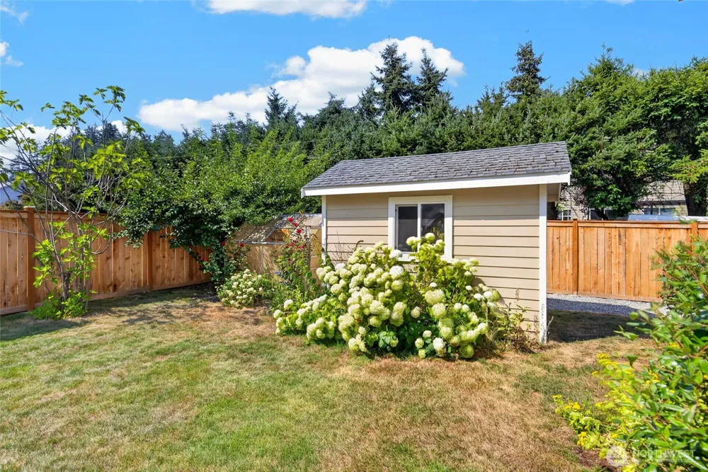 15516 56th Avenue W Edmonds, WA 98026