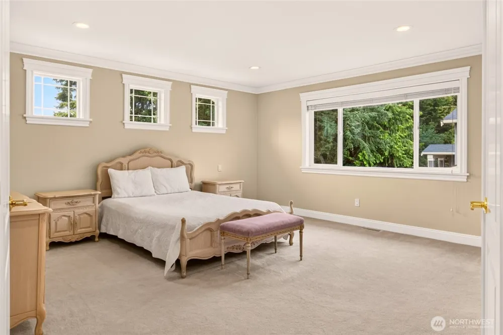 15516 56th Avenue W Edmonds, WA 98026