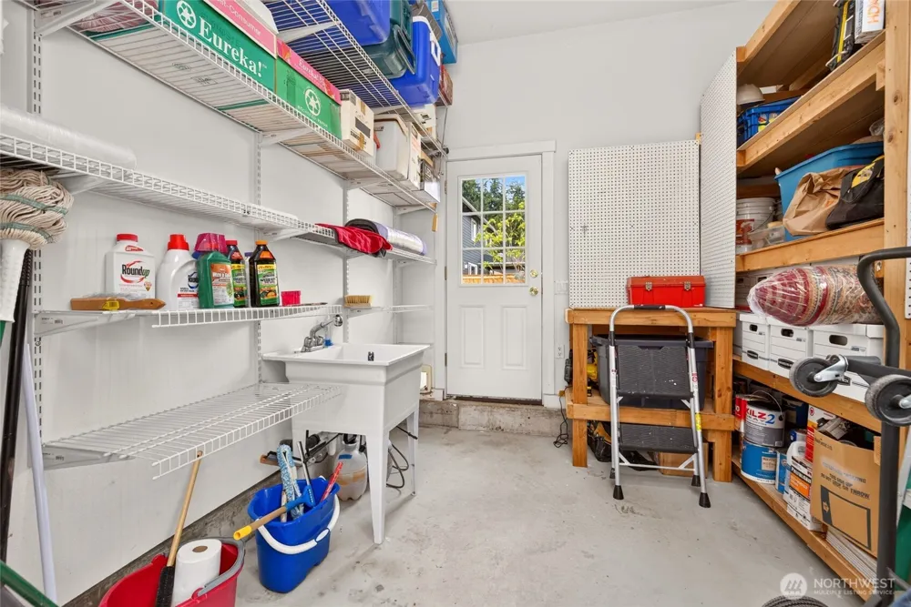 15516 56th Avenue W Edmonds, WA 98026
