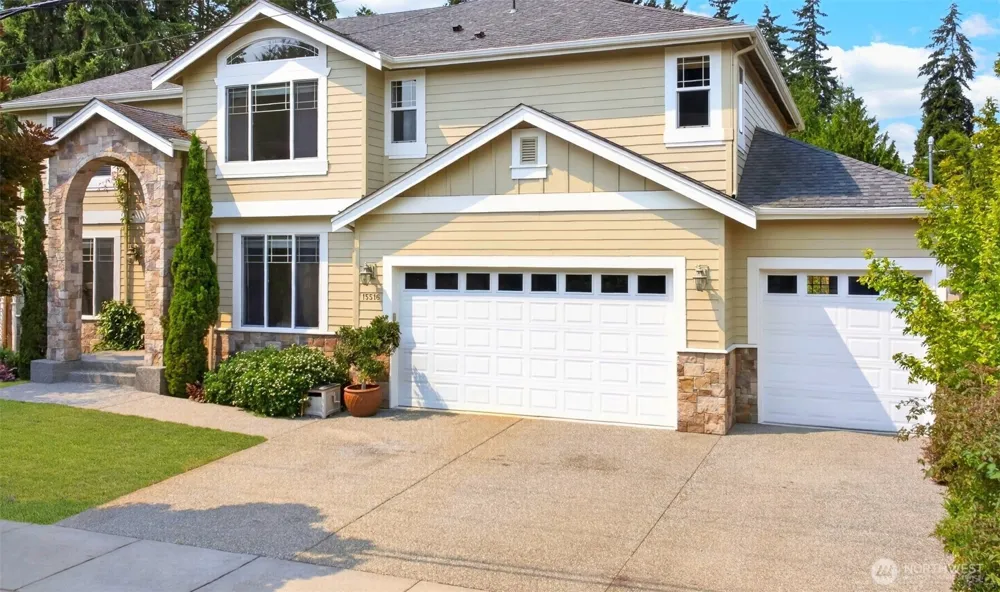 15516 56th Avenue W Edmonds, WA 98026