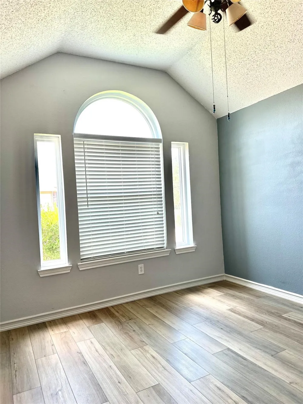 1509 Creekside Avenue Sherman, TX 75092