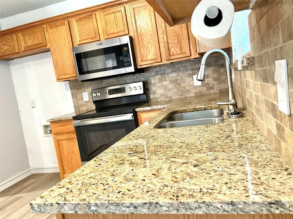 1509 Creekside Avenue Sherman, TX 75092
