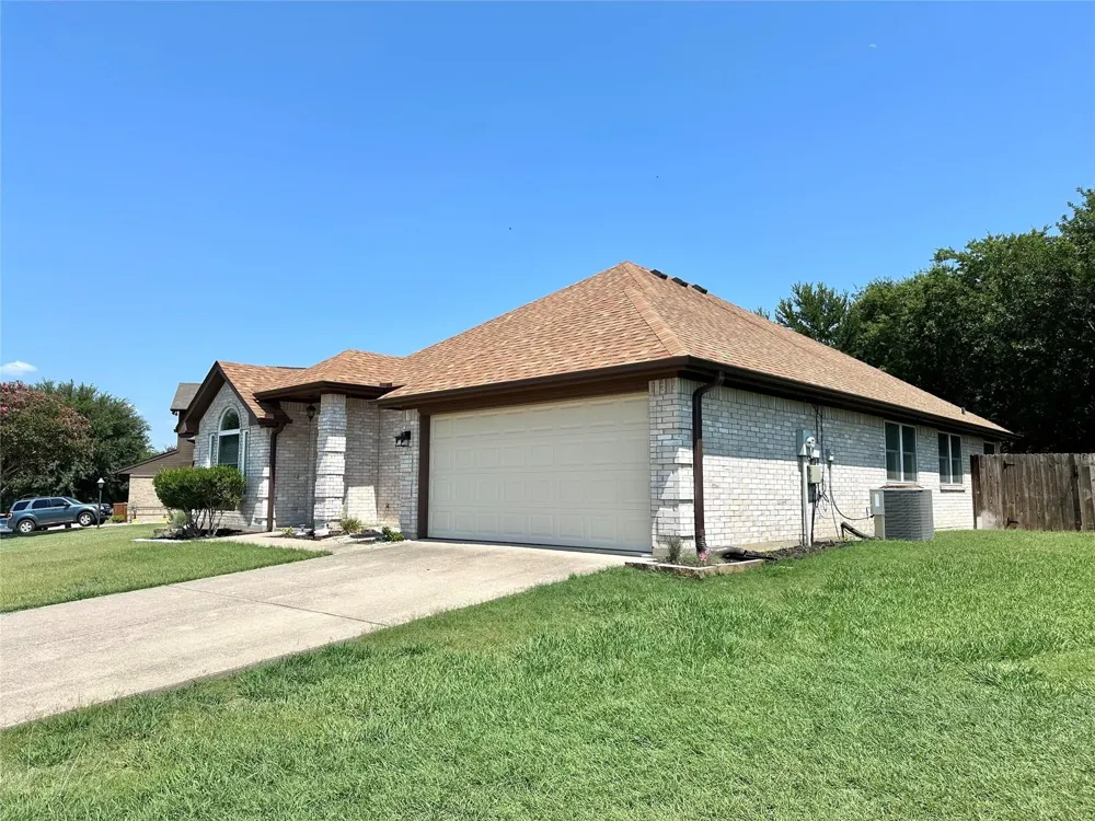 1509 Creekside Avenue Sherman, TX 75092
