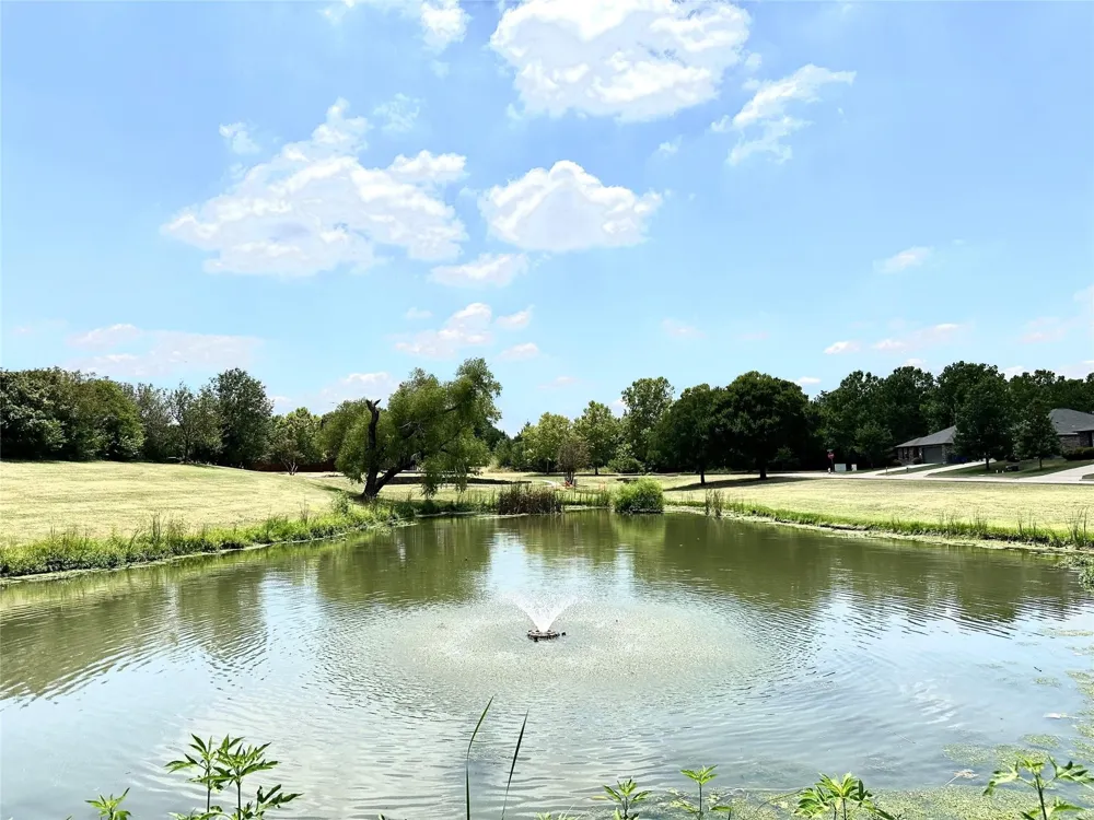 1509 Creekside Avenue Sherman, TX 75092