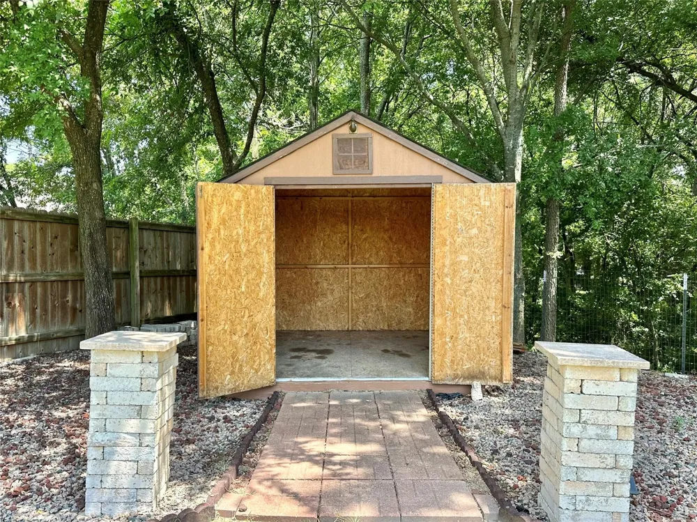 1509 Creekside Avenue Sherman, TX 75092