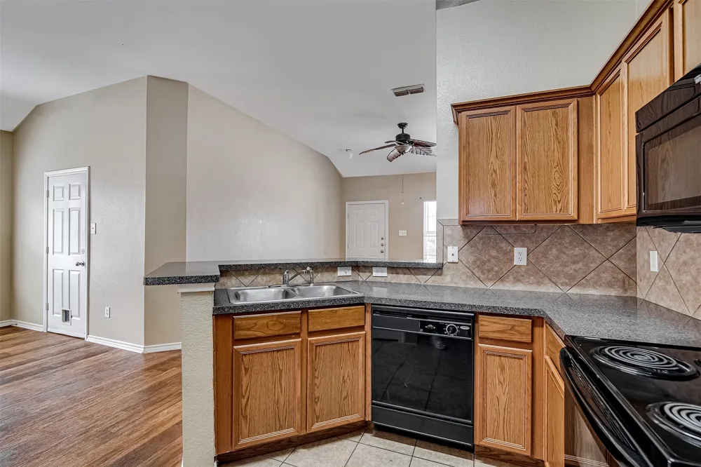 824 Walnut Street Burleson, TX 76028