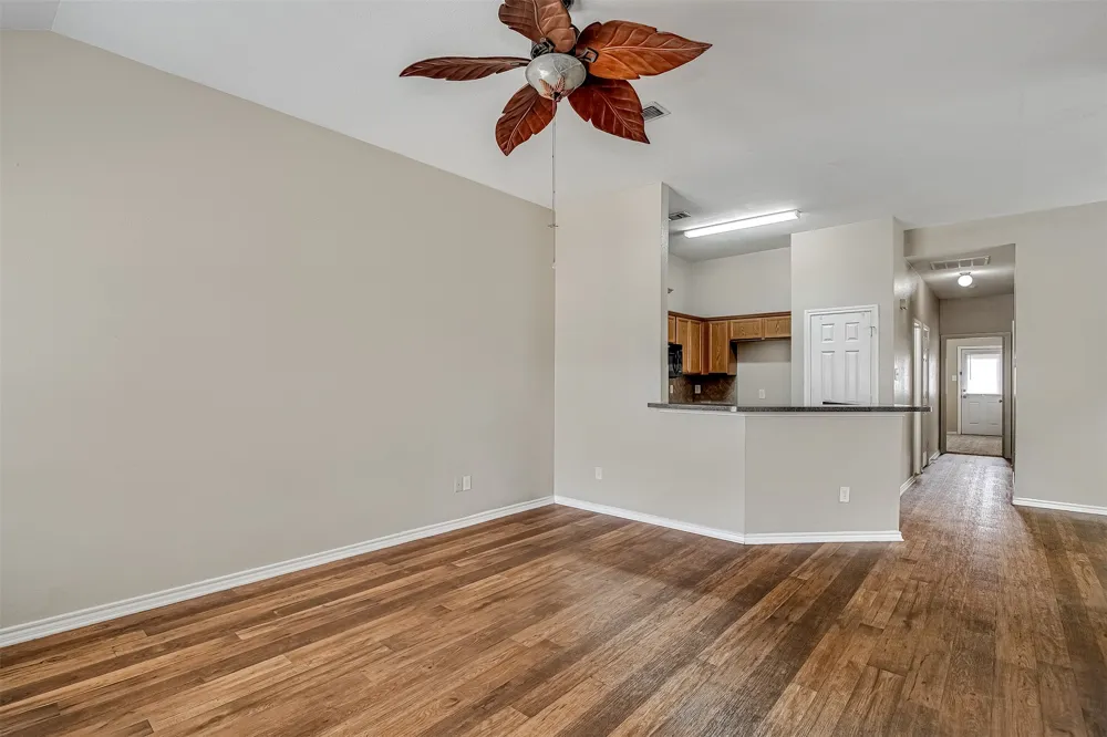 824 Walnut Street Burleson, TX 76028