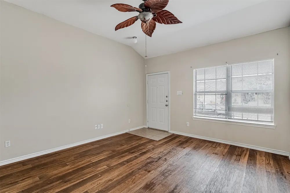 824 Walnut Street Burleson, TX 76028