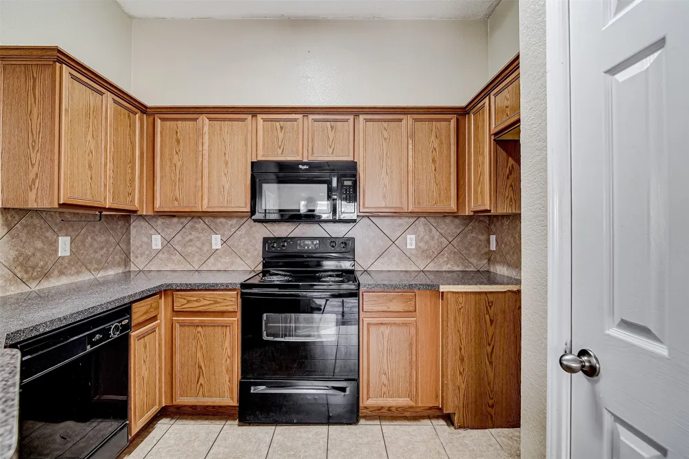 824 Walnut Street Burleson, TX 76028