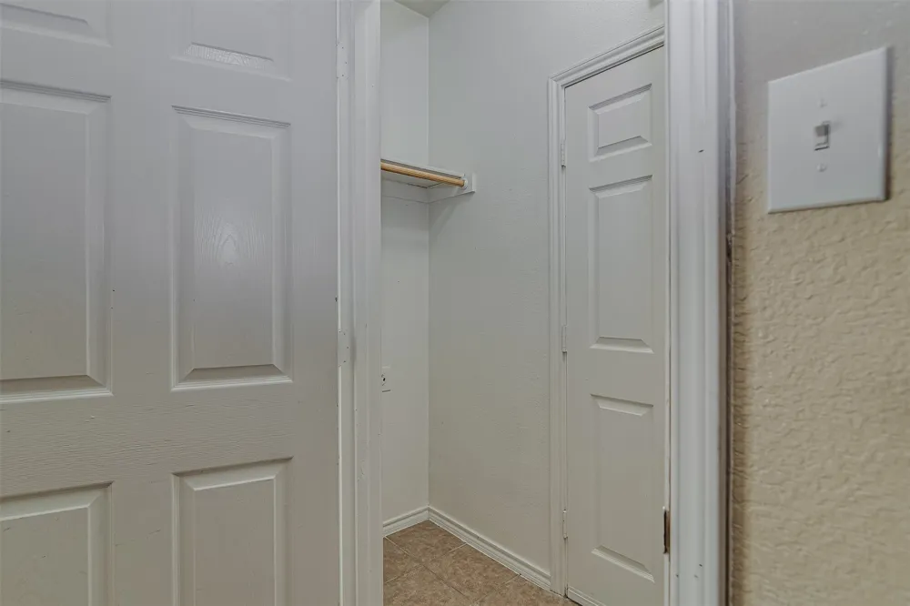 824 Walnut Street Burleson, TX 76028