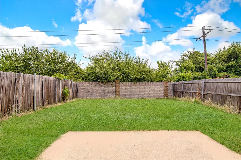 824 Walnut Street Burleson, TX 76028