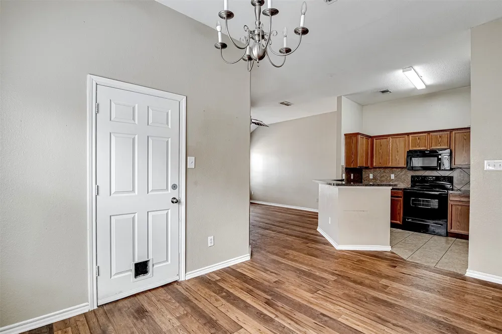 824 Walnut Street Burleson, TX 76028