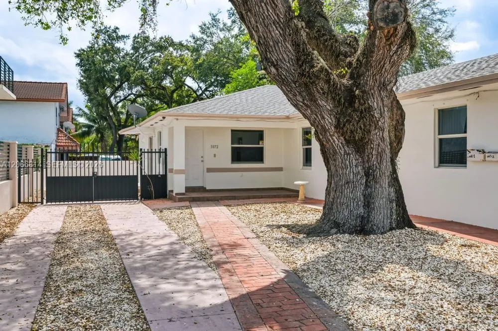 3072 NW 14th St #REAR Miami, FL 33125