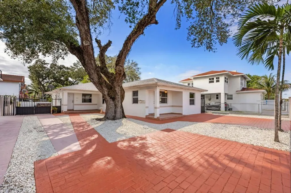 3072 NW 14th St #REAR Miami, FL 33125