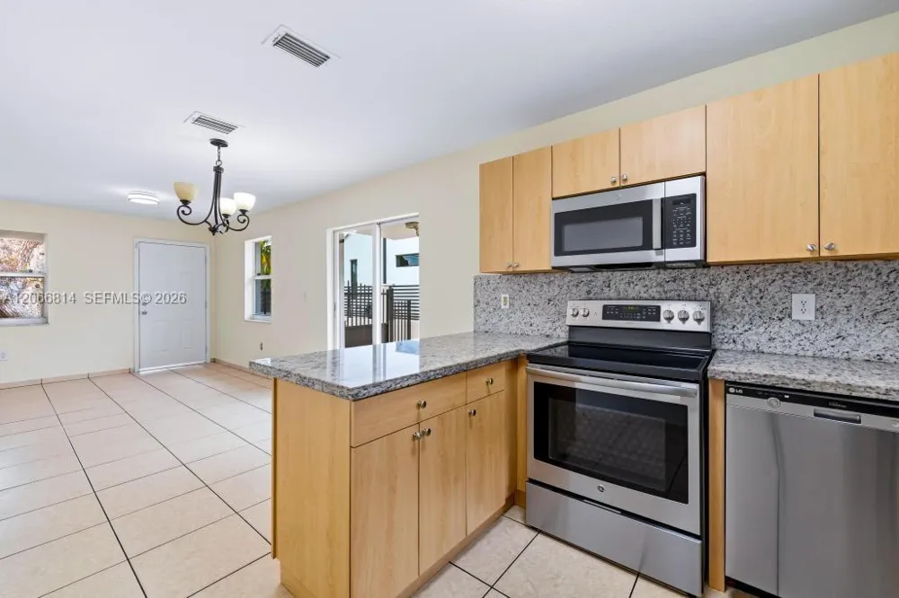 3072 NW 14th St #REAR Miami, FL 33125