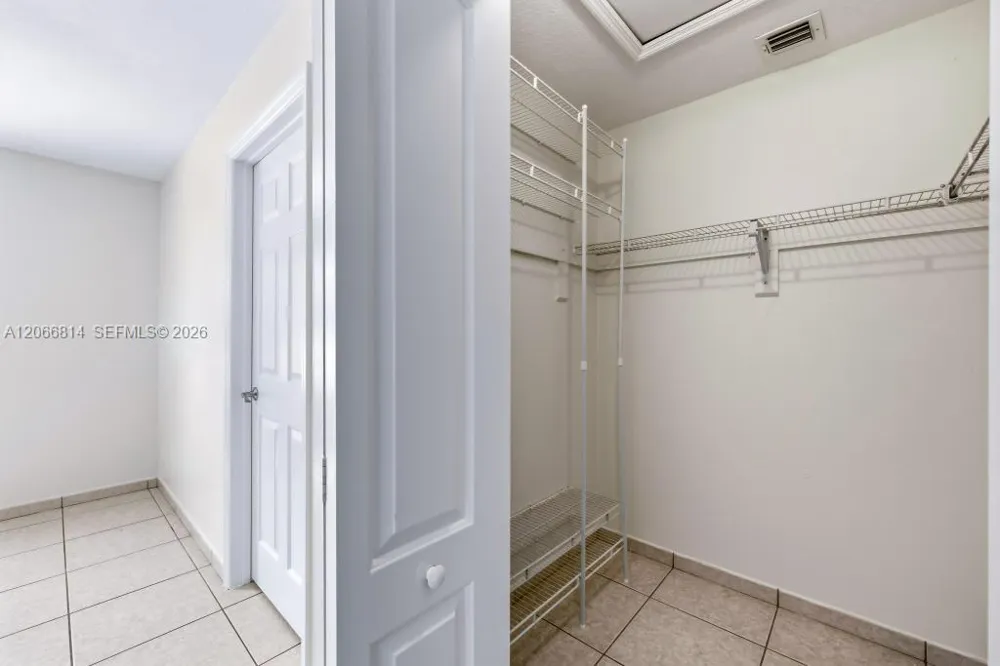 3072 NW 14th St #REAR Miami, FL 33125
