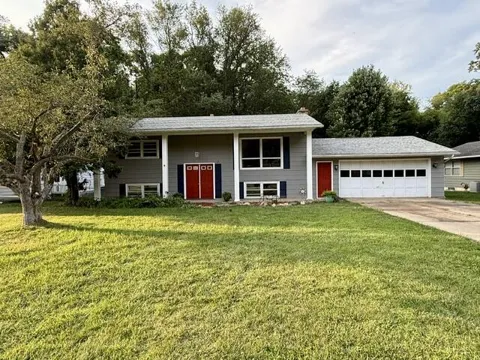 711 E North Drive