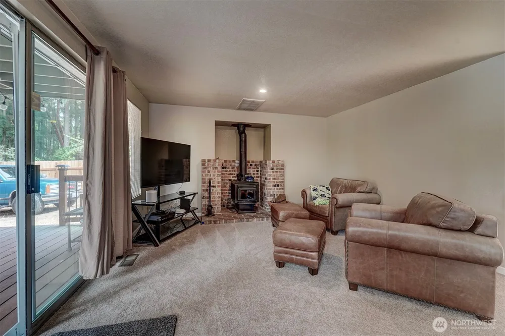 1596 NW Duesenberg Court Silverdale, WA 98383