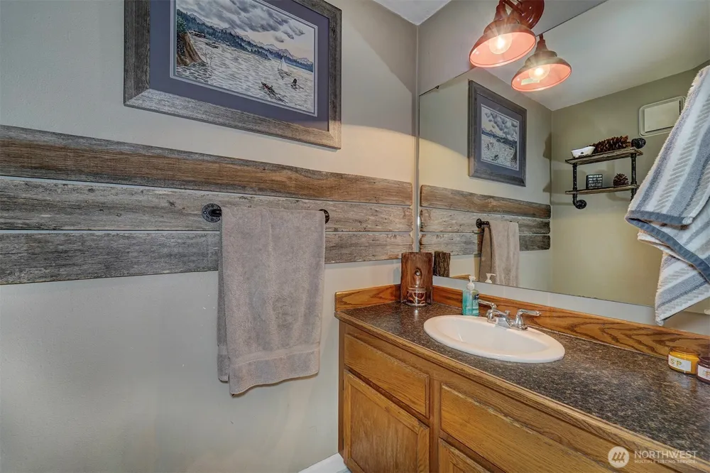 1596 NW Duesenberg Court Silverdale, WA 98383