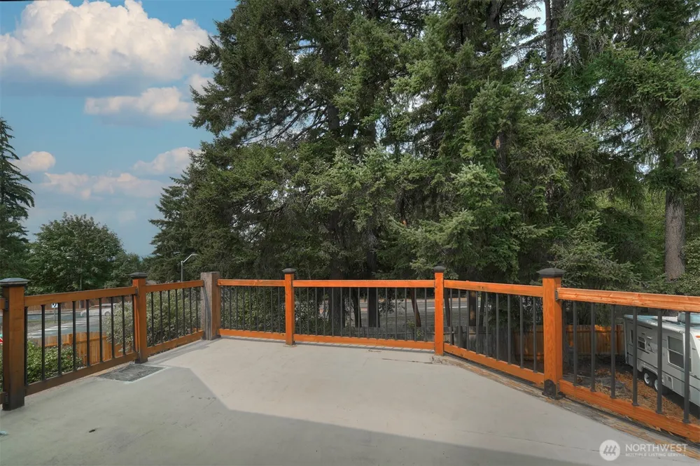 1596 NW Duesenberg Court Silverdale, WA 98383