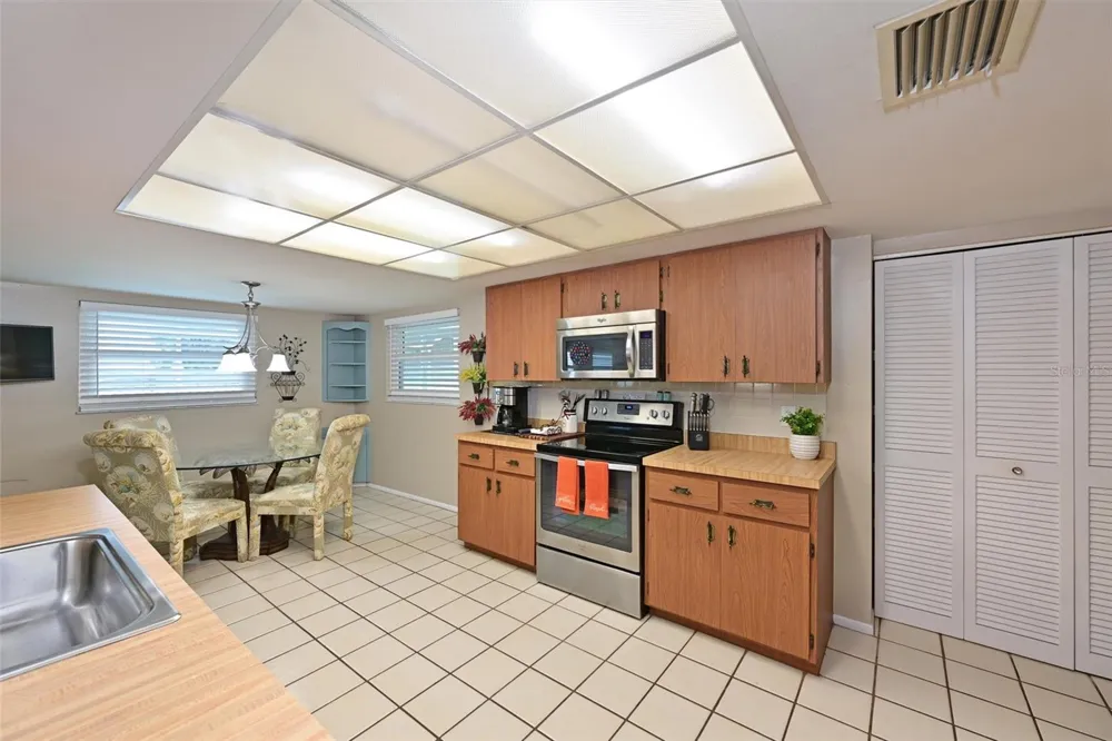 811 ALDERWOOD WAY Sarasota, FL 34243
