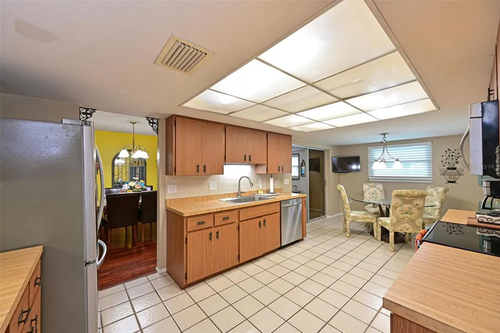 811 ALDERWOOD WAY Sarasota, FL 34243