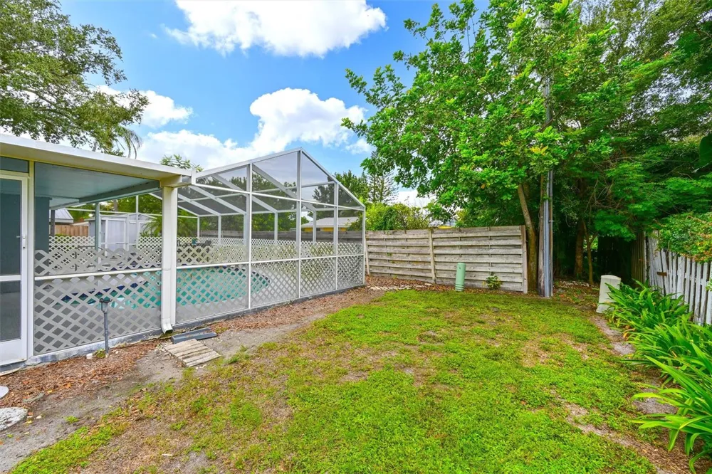 811 ALDERWOOD WAY Sarasota, FL 34243
