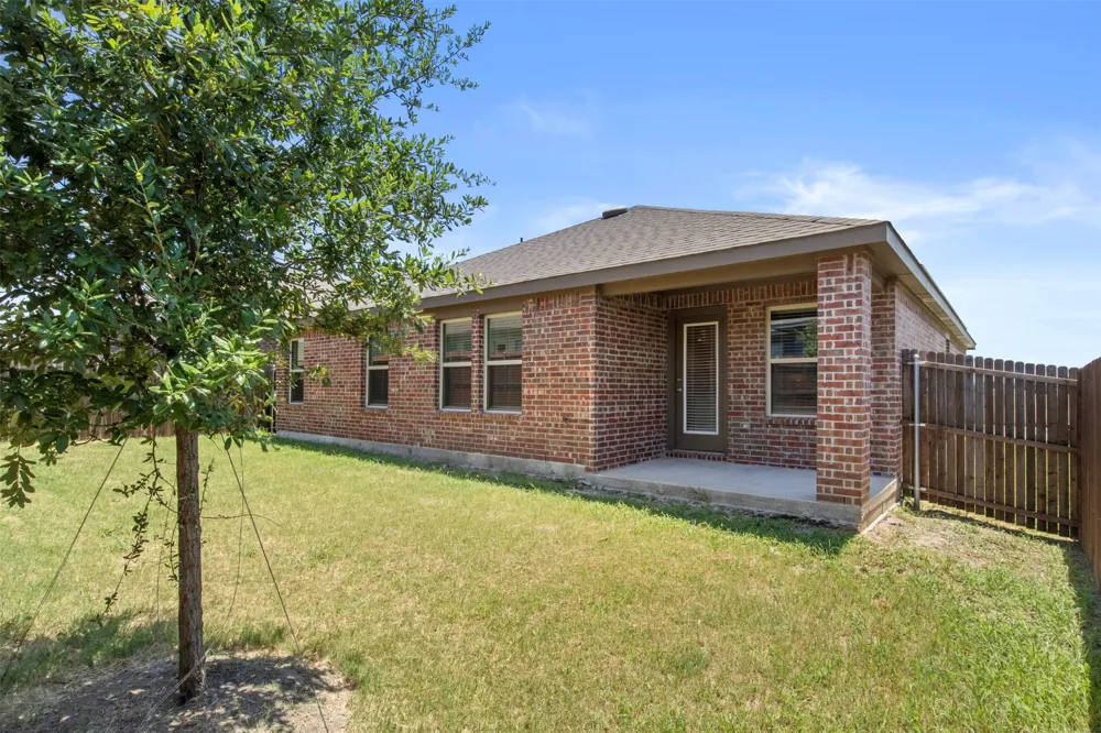 2004 Princeton Avenue Farmersville, TX 75442