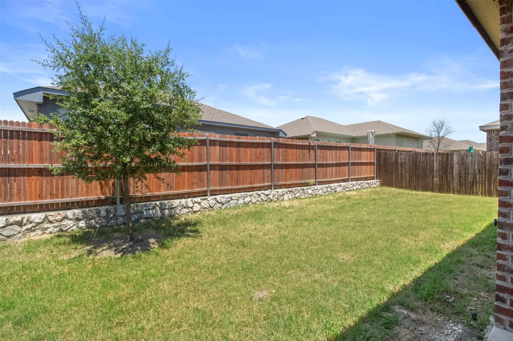 2004 Princeton Avenue Farmersville, TX 75442