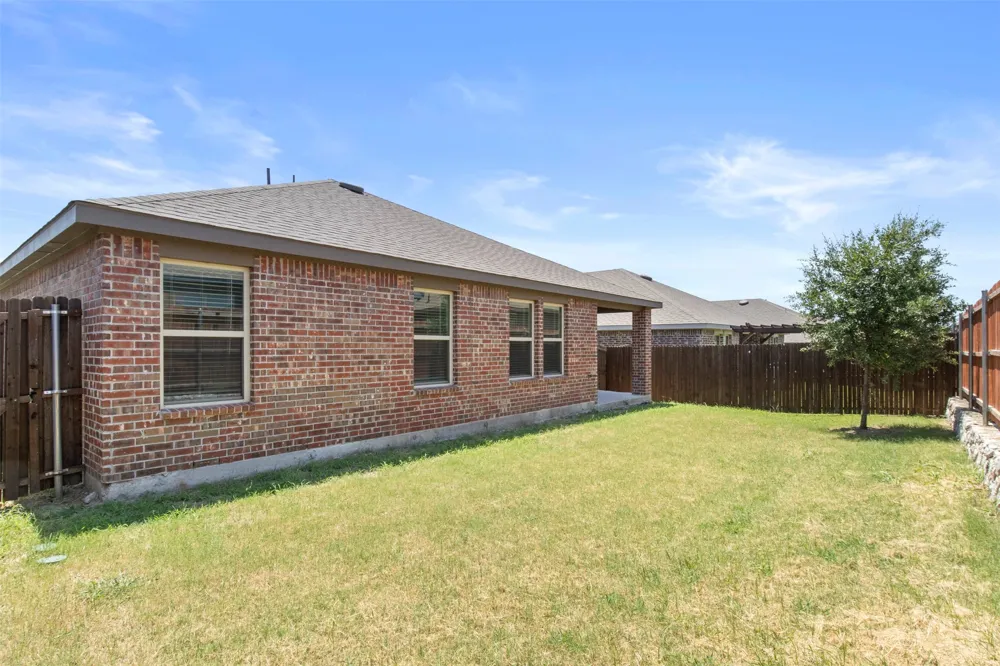 2004 Princeton Avenue Farmersville, TX 75442