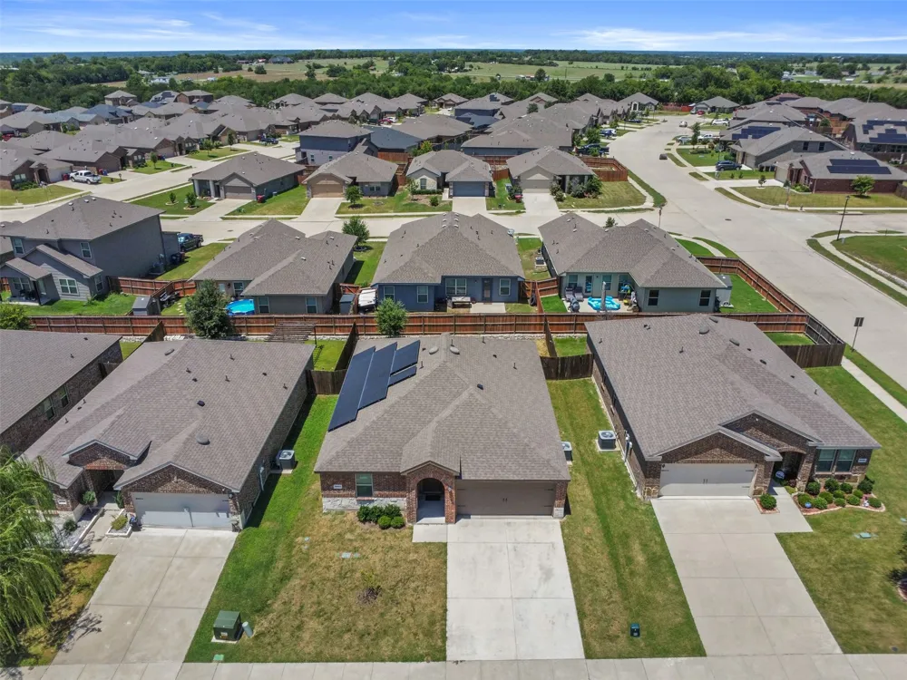 2004 Princeton Avenue Farmersville, TX 75442