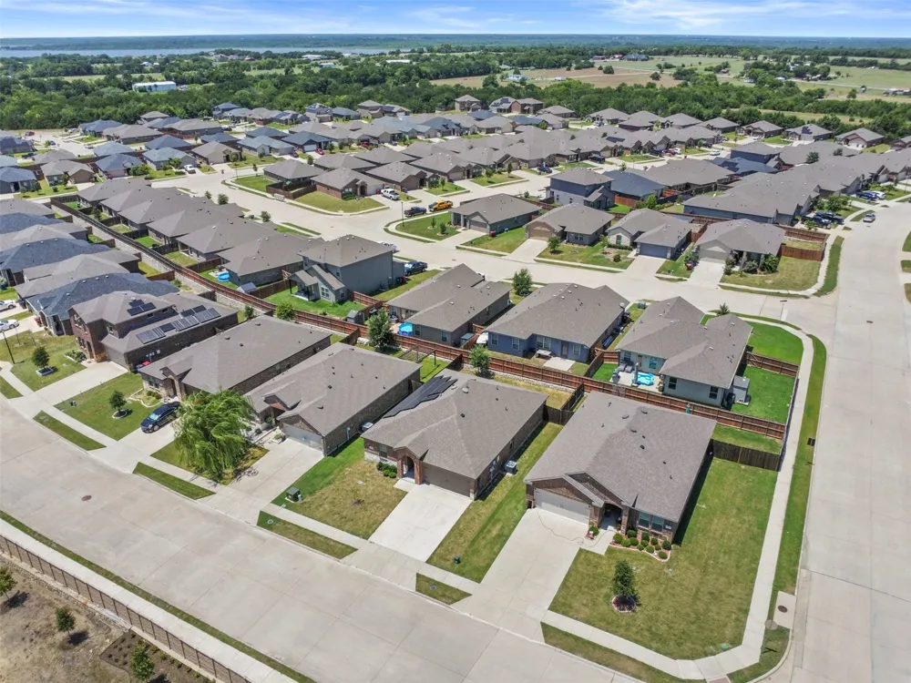 2004 Princeton Avenue Farmersville, TX 75442