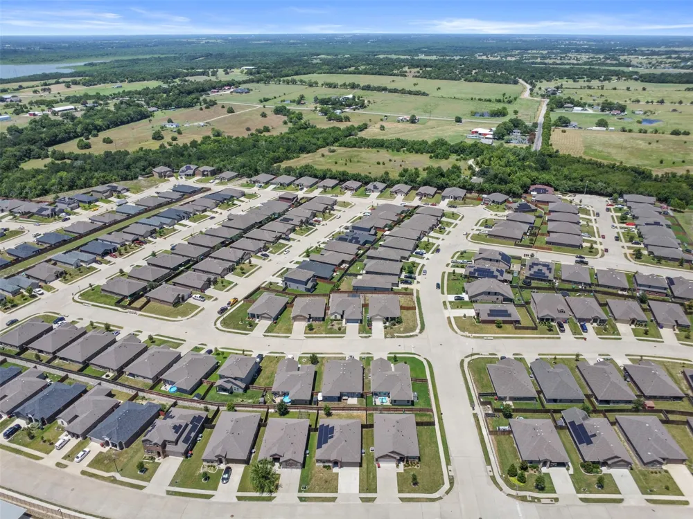 2004 Princeton Avenue Farmersville, TX 75442