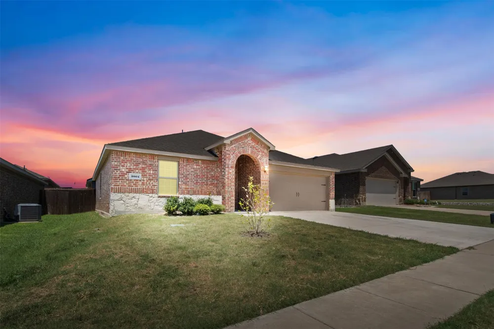 2004 Princeton Avenue Farmersville, TX 75442
