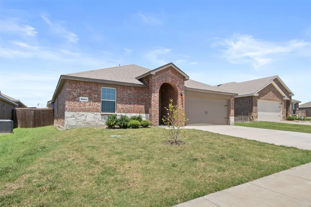 2004 Princeton Avenue Farmersville, TX 75442