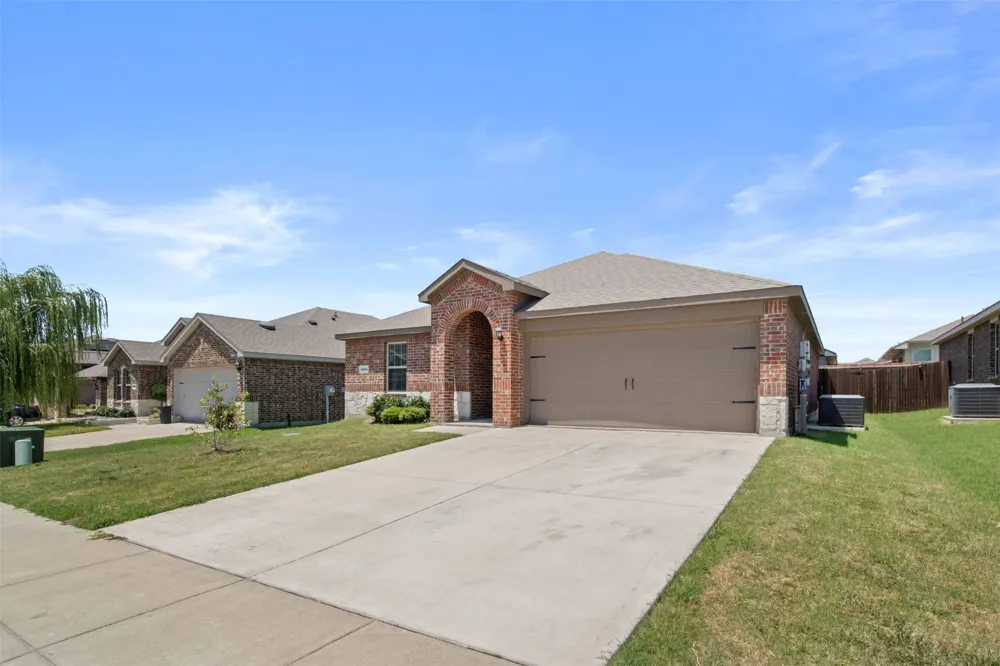 2004 Princeton Avenue Farmersville, TX 75442