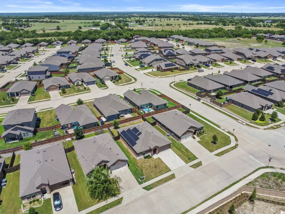 2004 Princeton Avenue Farmersville, TX 75442
