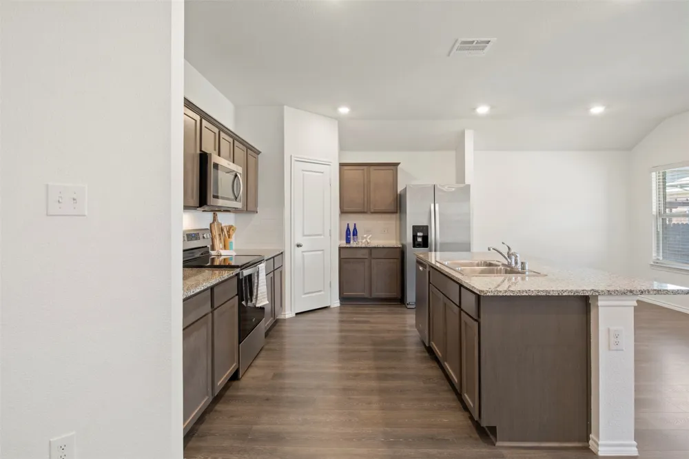 2004 Princeton Avenue Farmersville, TX 75442