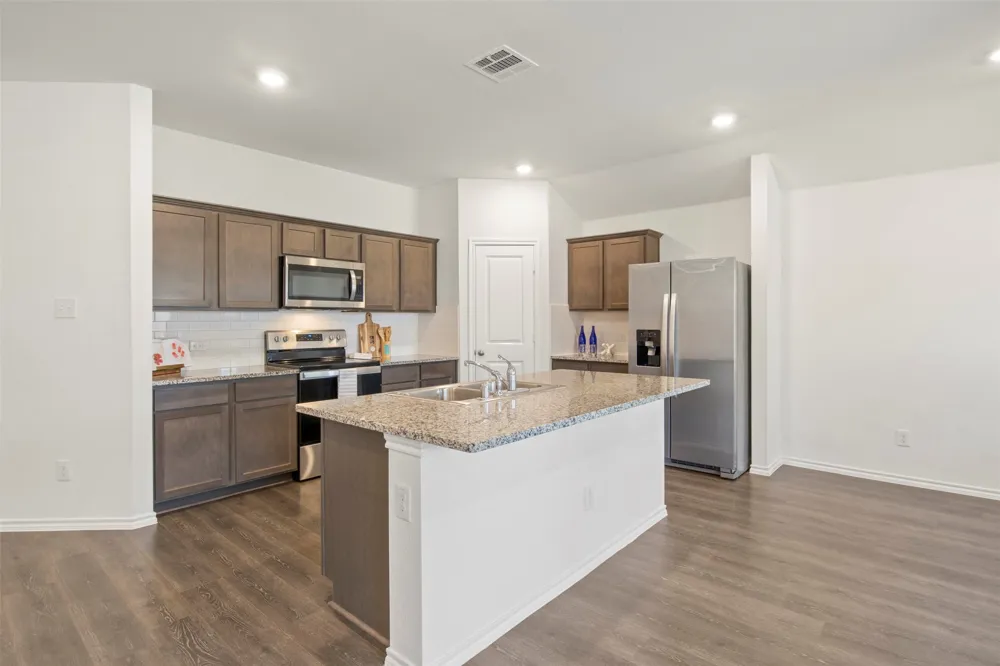 2004 Princeton Avenue Farmersville, TX 75442