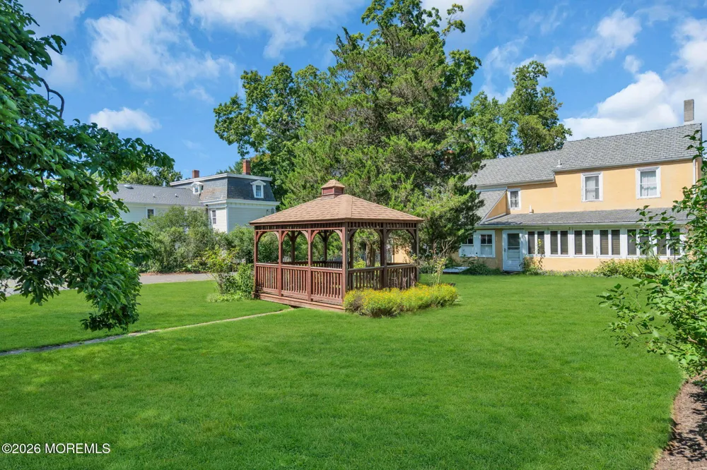 19 High Street Allentown, NJ 08501
