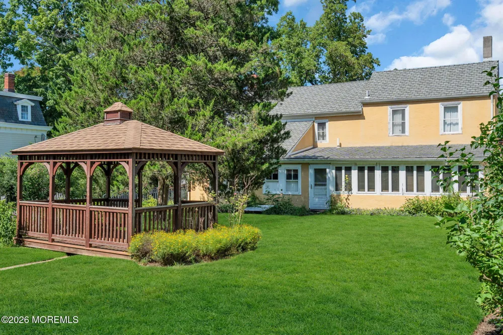 19 High Street Allentown, NJ 08501