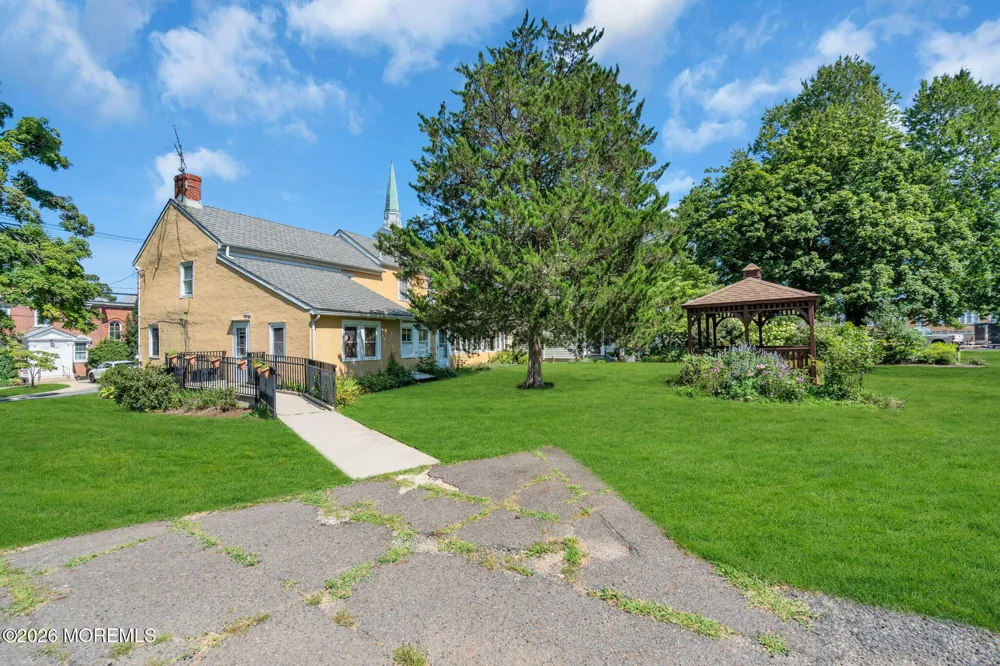 19 High Street Allentown, NJ 08501