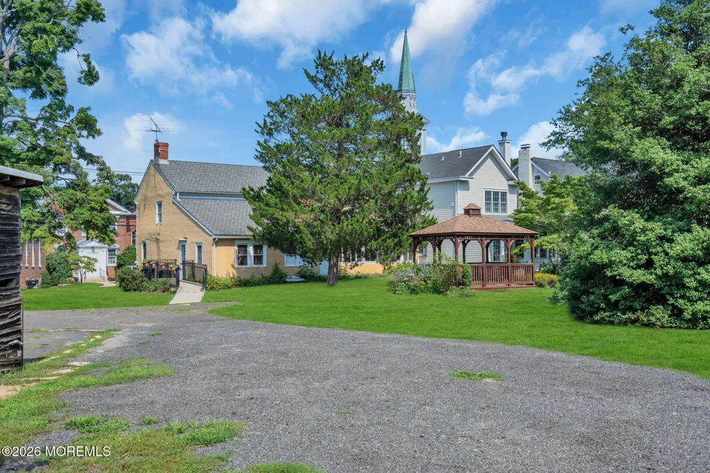 19 High Street Allentown, NJ 08501