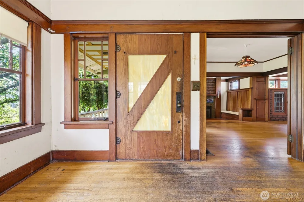 4747 4th Avenue NE Seattle, WA 98105
