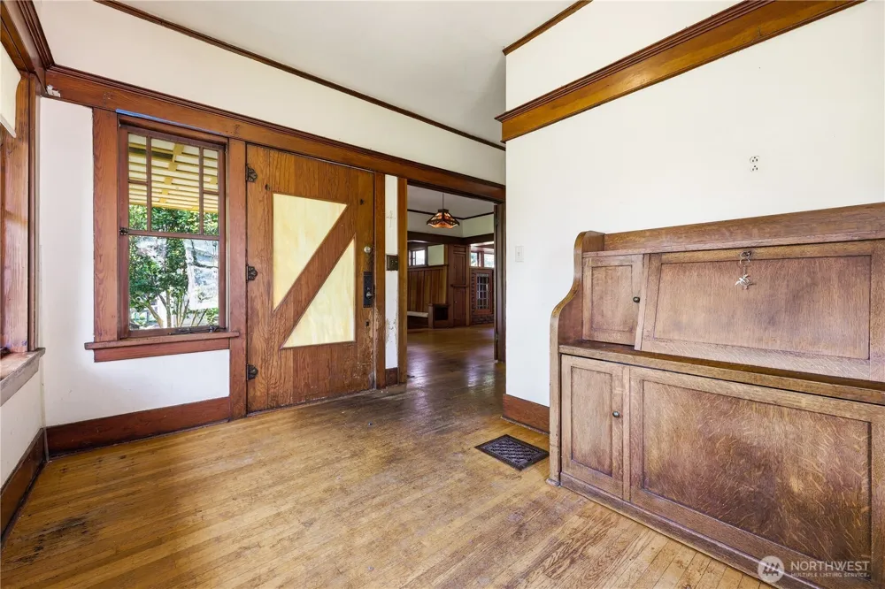 4747 4th Avenue NE Seattle, WA 98105