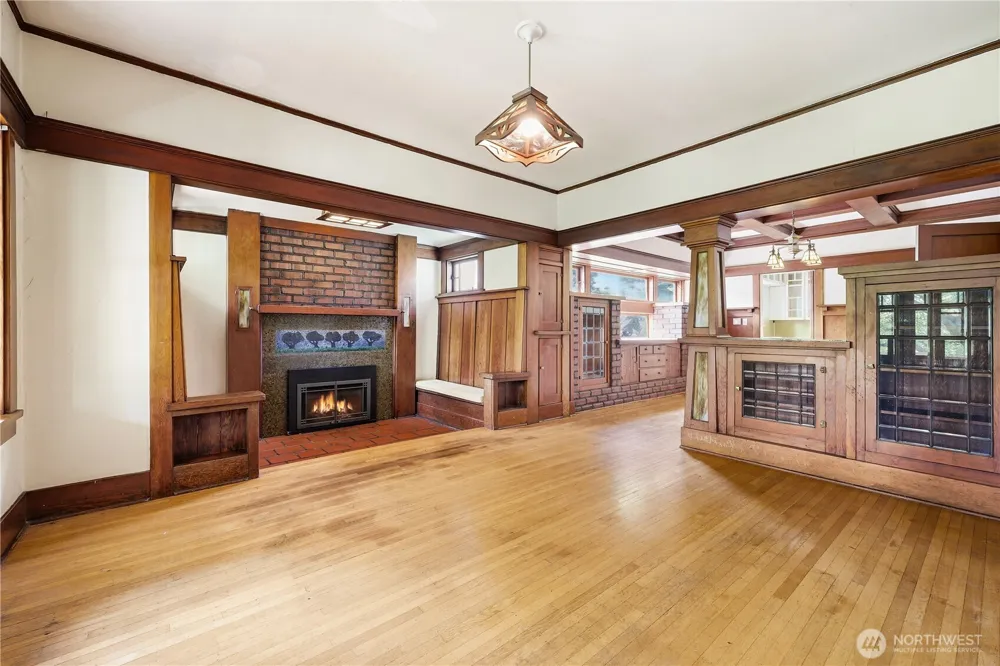 4747 4th Avenue NE Seattle, WA 98105